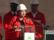 Dilma%20anuncia%20royalties%20do%20petr%F3leo%20para%20sa%FAde%20e%20educa%E7%E3o